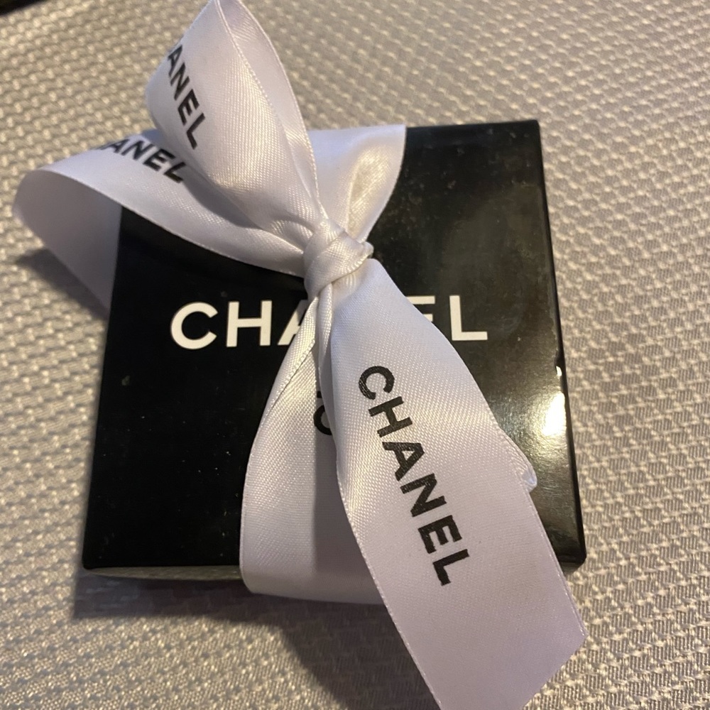 Authentic Channel box w/ bow - Picture 8 of 8